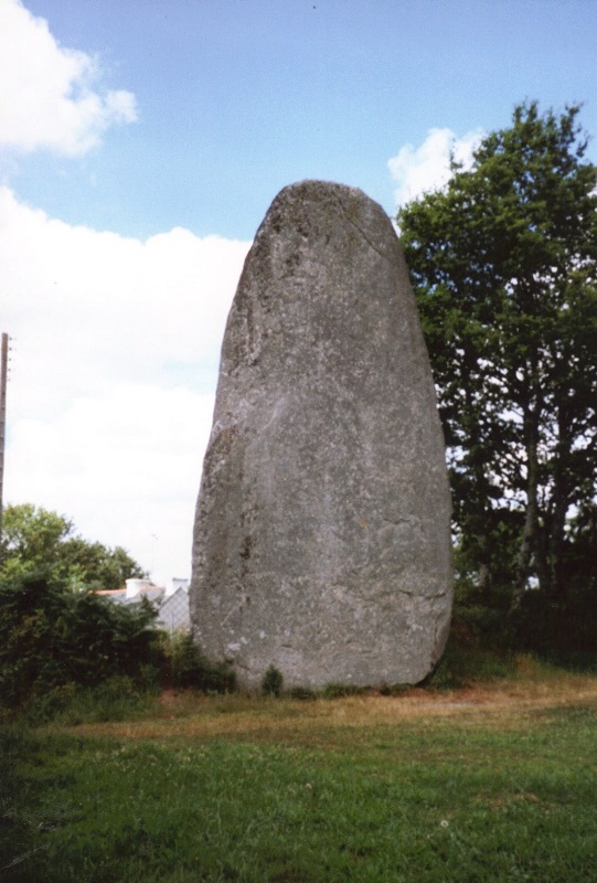 Menhir del Glomel photographed in 1998.