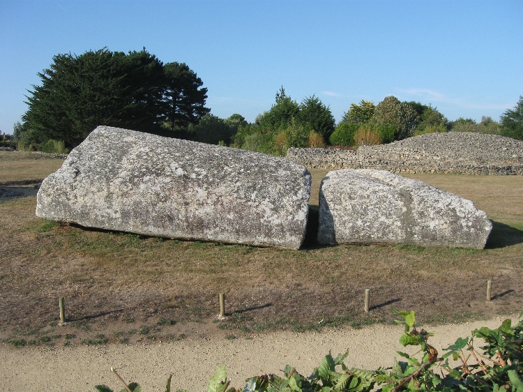 The middle two portions of the menhir.