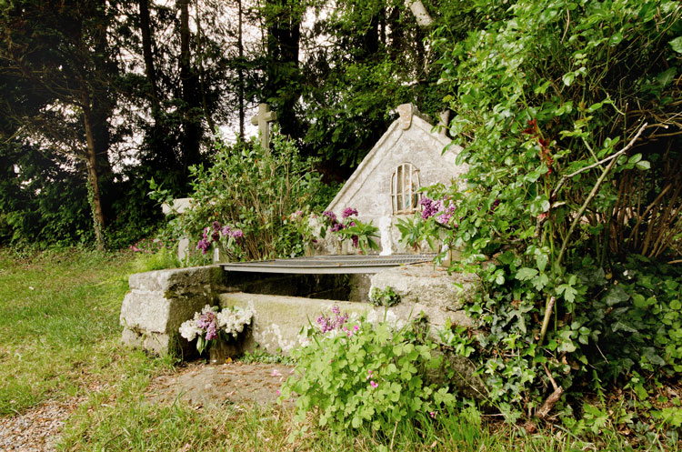 Click for full size image of Fountain Notre Dame Des Fleurs, Lanouée (PID:107957) Fountain Notre Dame Des Fleurs, Lanouée
