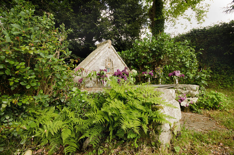 Click for full size image of Fountain Notre Dame Des Fleurs, Lanouée (PID:107956) Fountain Notre Dame Des Fleurs, Lanouée