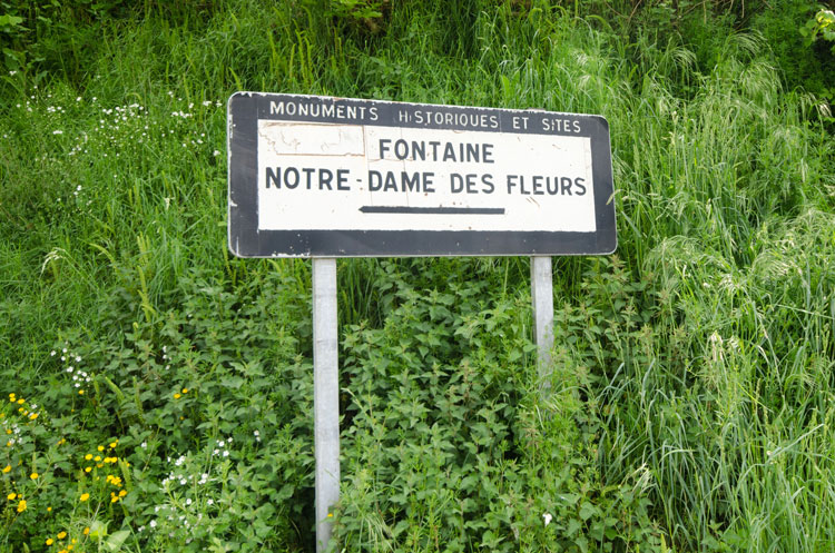 Click for full size image of Fountain Notre Dame Des Fleurs, Lanouée (PID:107958) Fountain Notre Dame Des Fleurs, Lanouée