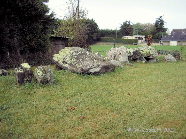 allée couverte de Roche-Plate