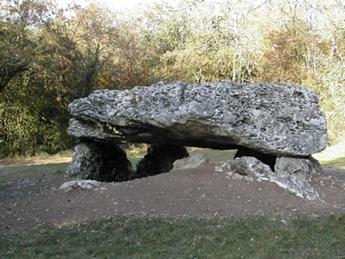 Dolmen la Pierre Tournante (Tavers) (PID:49588) Dolmen la Pierre Tournante (Tavers)