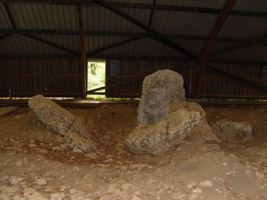 Click for full size image of Brevilliers Dolmen (PID:171426) Brevilliers Dolmen
