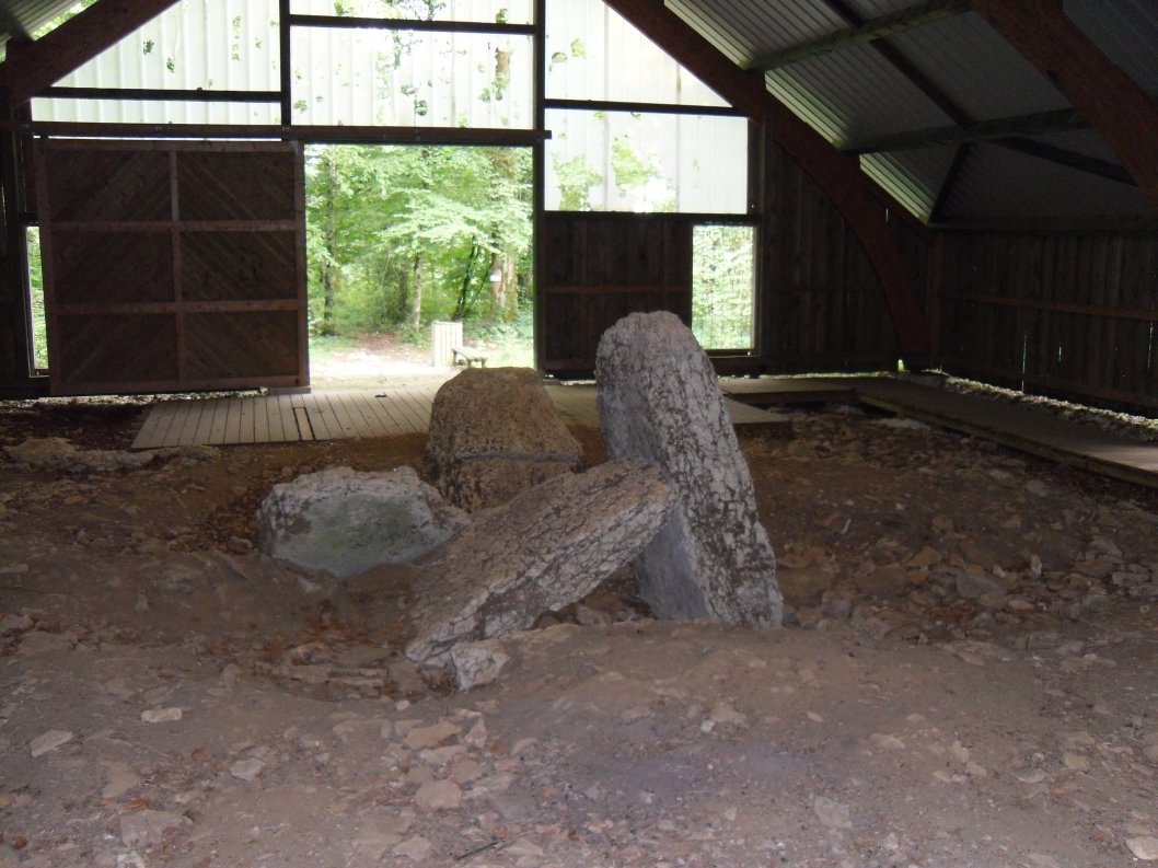 Click for full size image of Brevilliers Dolmen (PID:171427) Brevilliers Dolmen