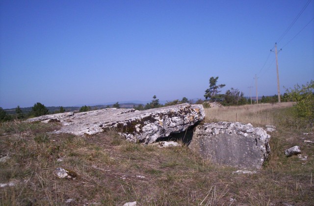 Ayguières dolmen