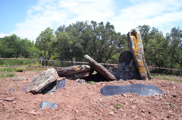 Dolmen du Pigeonnier de Sallèles (PID:59347) Dolmen du Pigeonnier de Sallèles