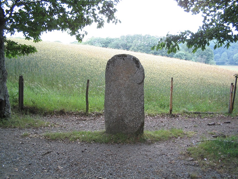 Click for full size image of Statue menhir de Gieussels (PID:189324) Statue menhir de Gieussels