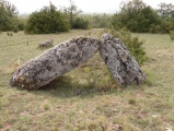 Menhirs jumeaux de la Combe-Azémar