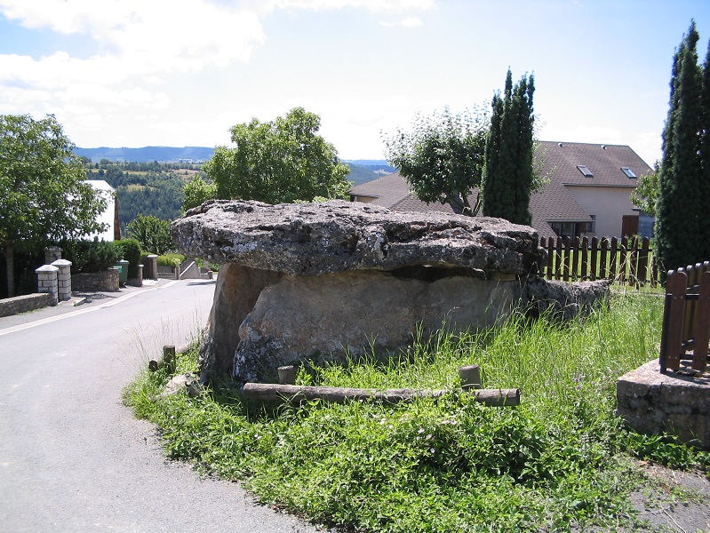 Click for full size image of Dolmen La Chazelle Notre-Dame (PID:187648) Dolmen La Chazelle Notre-Dame
