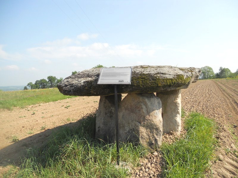 Click for full size image of Estivaux dolmen (PID:77146) Estivaux dolmen