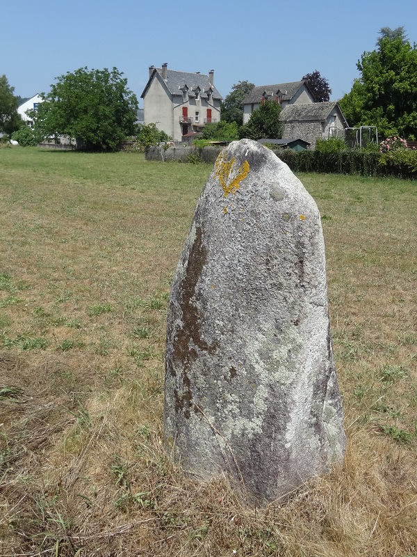 Click for full size image of Menhir dit le Grave de Roland (PID:177536) Menhir dit le Grave de Roland