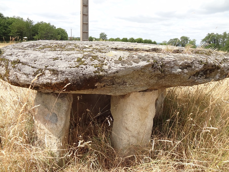 Click for full size image of Estivaux Dolmen (PID:177568) Estivaux Dolmen