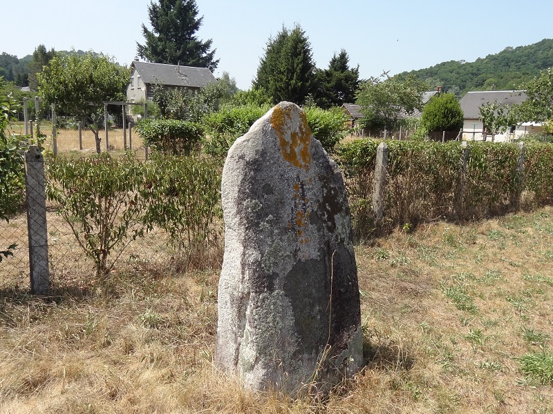 Click for full size image of Menhir dit le Grave de Roland (PID:177540) Menhir dit le Grave de Roland