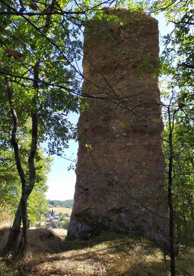 Click for full size image of La pile de Saint-Lary (PID:249767) La pile de Saint-Lary