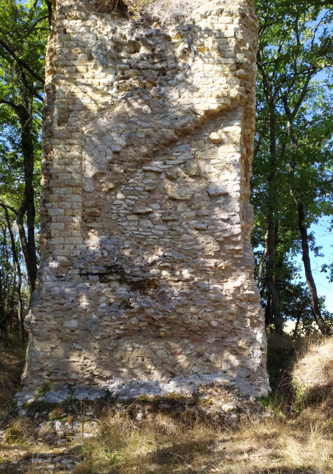 Click for full size image of La pile de Saint-Lary (PID:249769) La pile de Saint-Lary