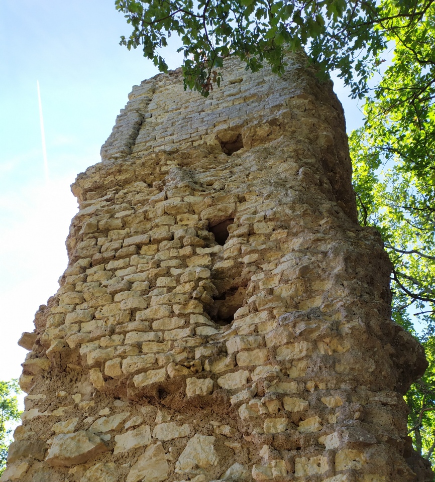 Click for full size image of La pile de Saint-Lary (PID:249768) La pile de Saint-Lary