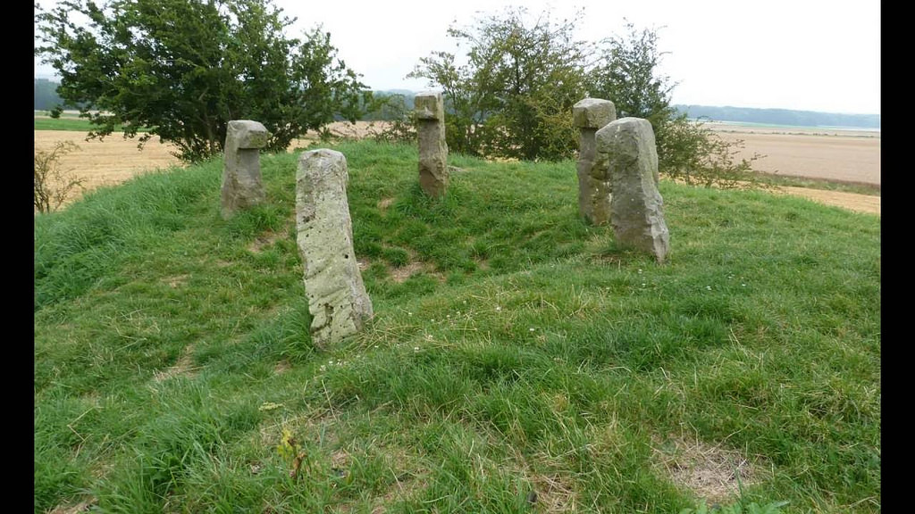 Click for full size image of Cromlech dit Les-Sept-Bonnettes (PID:191972) Cromlech dit Les-Sept-Bonnettes