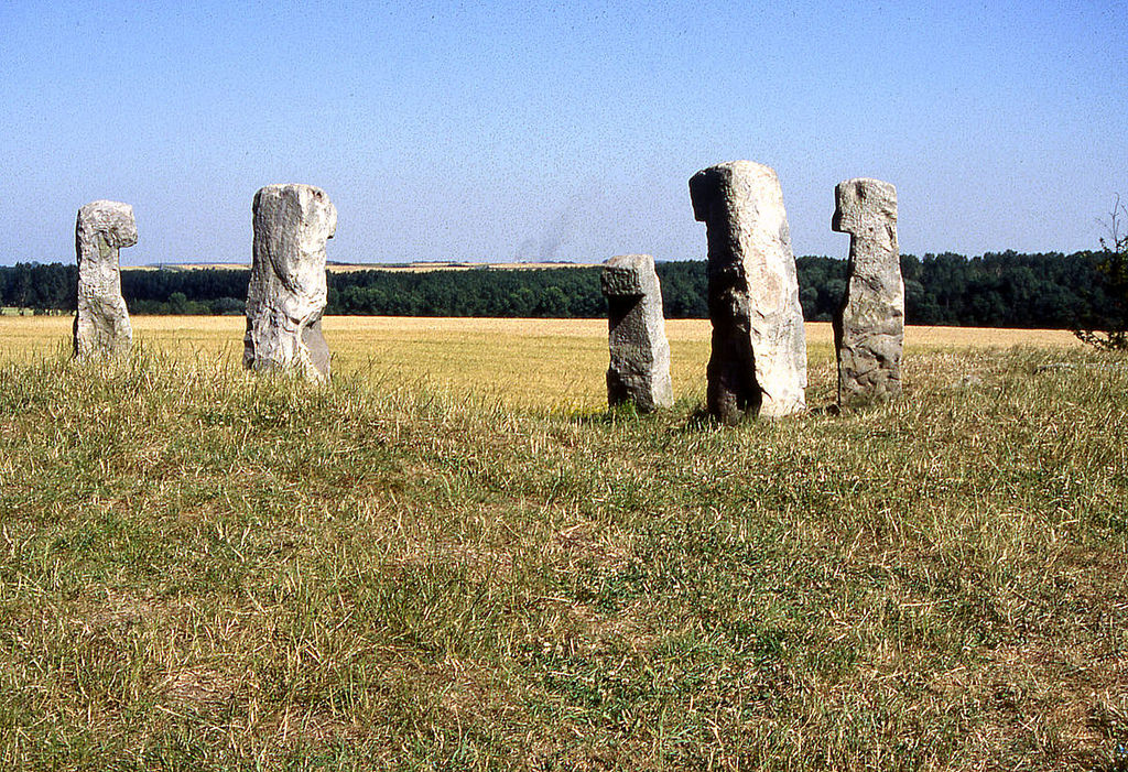 Click for full size image of Cromlech dit Les-Sept-Bonnettes (PID:191973) Cromlech dit Les-Sept-Bonnettes