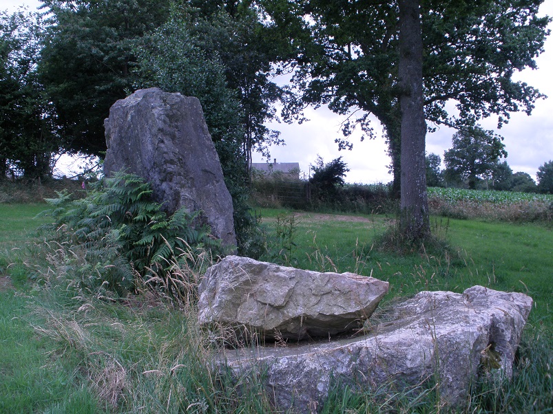 Click for full size image of Menhir dit Pierre Bottin (PID:181613) Menhir dit Pierre Bottin