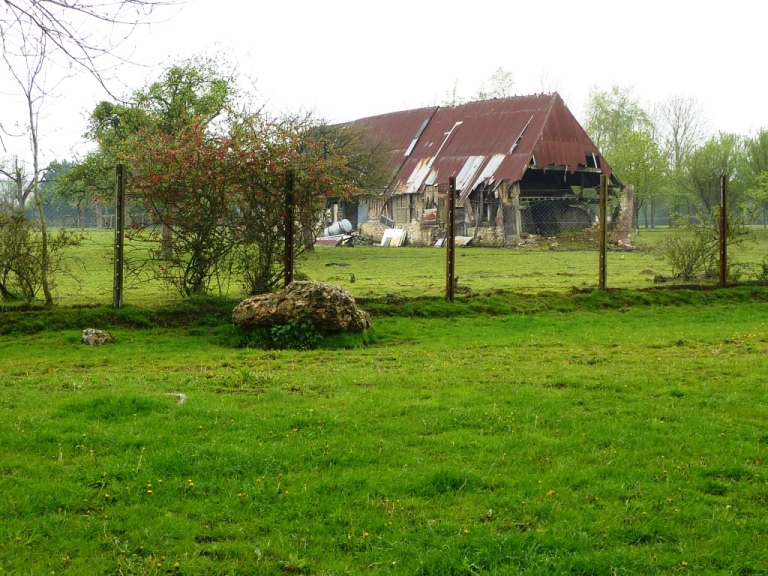 Click for full size image of Menhir Couché Lieu Gobin (PID:88839) Menhir Couché Lieu Gobin