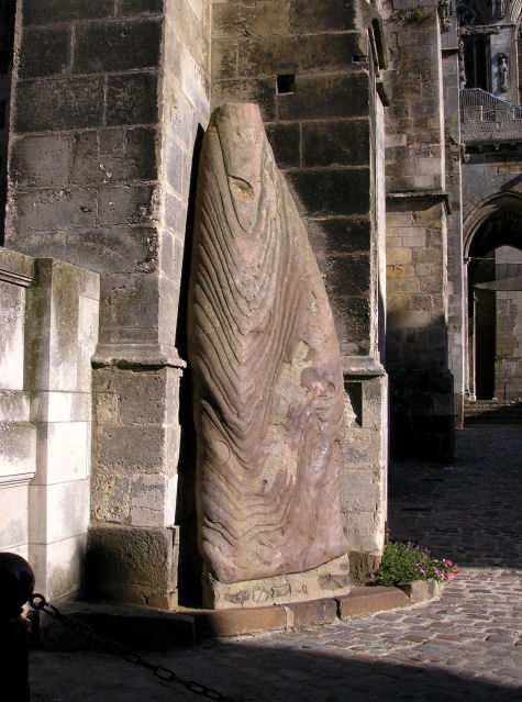 Click for full size image of Menhir dit Pierre Saint-Julien (PID:17123) Menhir dit Pierre Saint-Julien