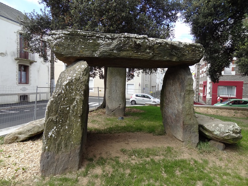 Click for full size image of St Nazaire Dolmen (PID:178916) St Nazaire Dolmen