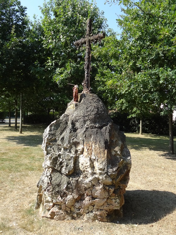 Click for full size image of Menhir des Faux (PID:178368) Menhir des Faux