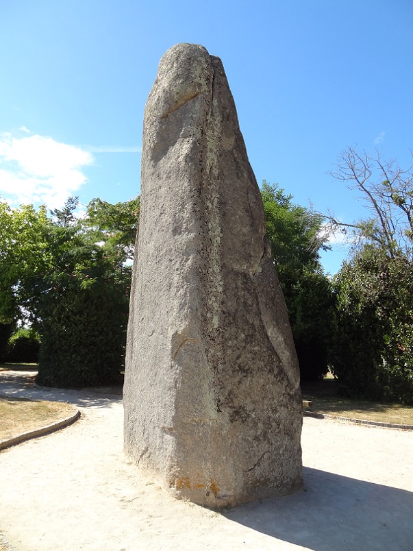 Click for full size image of Camp de César Menhir (PID:178457) Camp de César Menhir