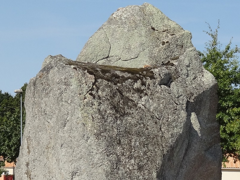Click for full size image of Menhir La Haute Lande (PID:178370) Menhir La Haute Lande