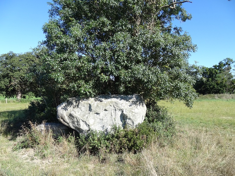 Click for full size image of Dolmen dit La Salle des Fées (PID:178343) Dolmen dit La Salle des Fées