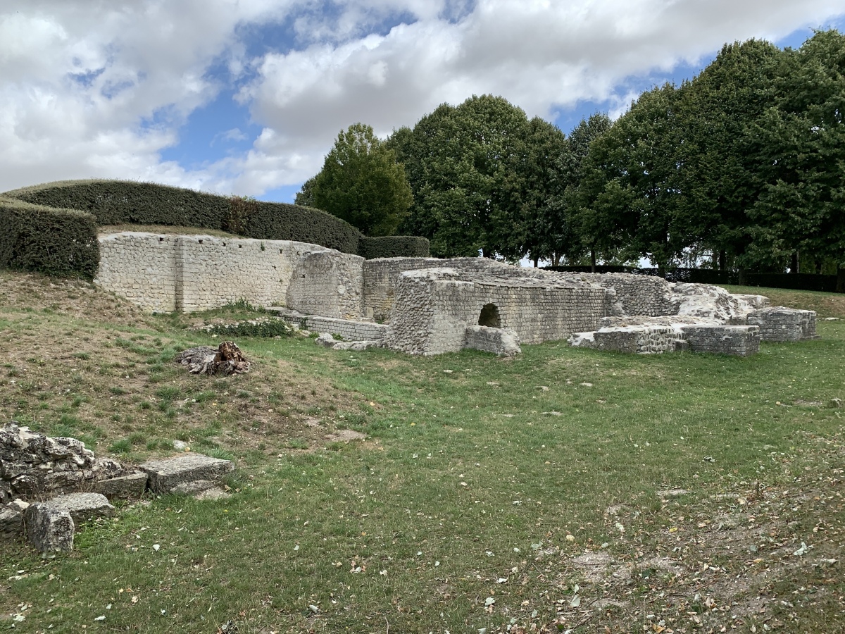 Click for full size image of Vendeuil Gallo-Roman Theatre (PID:268229) Vendeuil Gallo-Roman Theatre