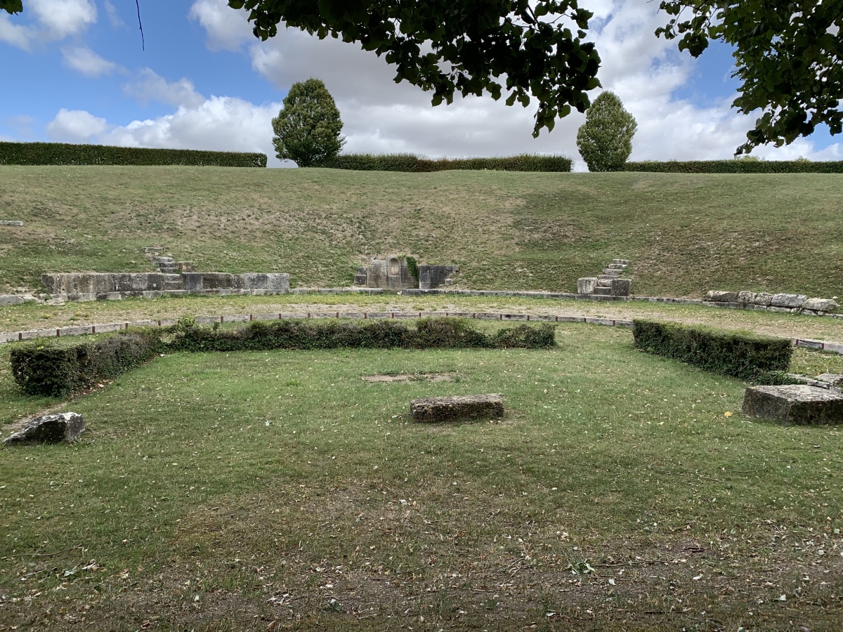 Click for full size image of Vendeuil Gallo-Roman Theatre (PID:268230) Vendeuil Gallo-Roman Theatre