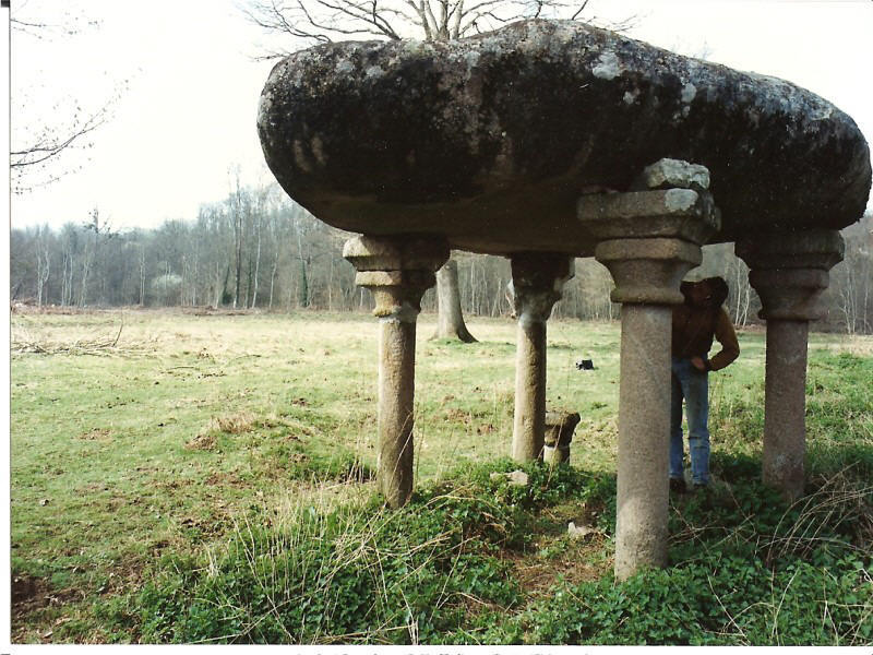 Click for full size image of Dolmen dit de la Madeleine (PID:33450) Dolmen dit de la Madeleine