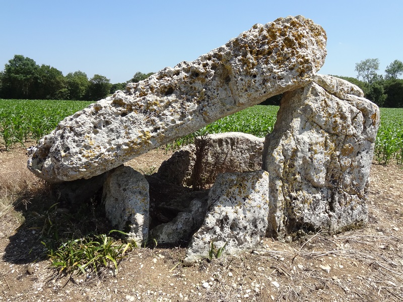 Click for full size image of Dolmen dit la Pierre Fouquerée (PID:178163) Dolmen dit la Pierre Fouquerée