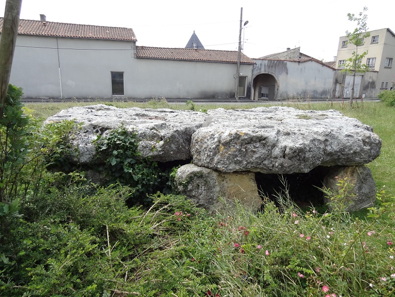 Click for full size image of Sechebec Dolmen (PID:178180) Sechebec Dolmen