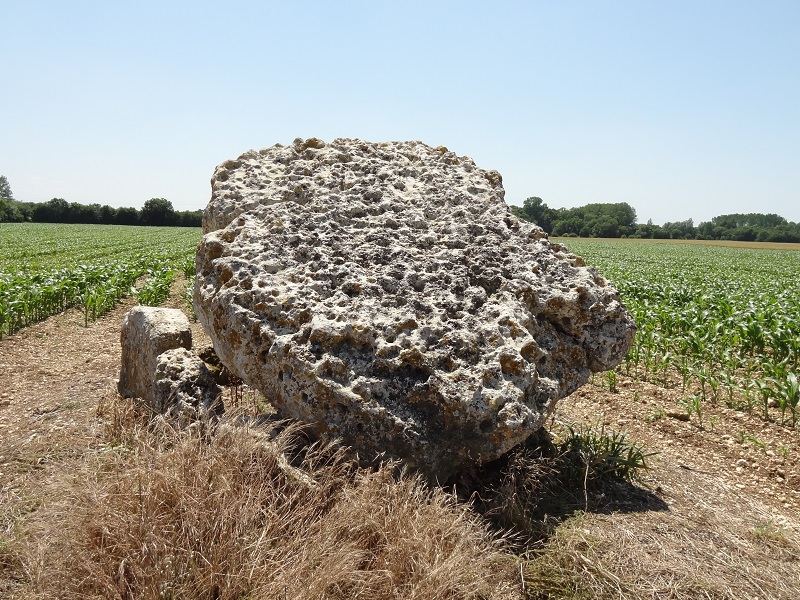 Click for full size image of Dolmen dit la Pierre Fouquerée (PID:178162) Dolmen dit la Pierre Fouquerée
