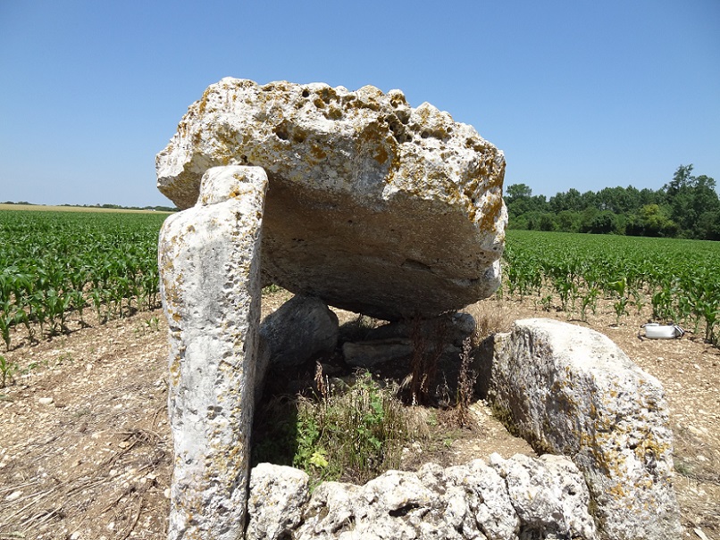 Click for full size image of Dolmen dit la Pierre Fouquerée (PID:178164) Dolmen dit la Pierre Fouquerée