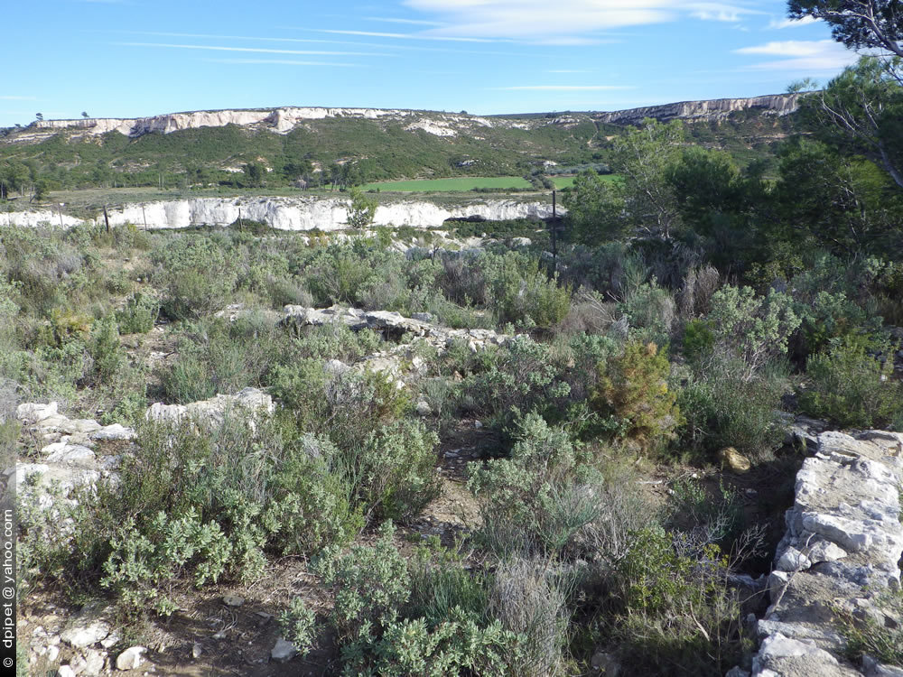 Click for full size image of Oppidum ligure du Castellas (PID:147872) Oppidum ligure du Castellas