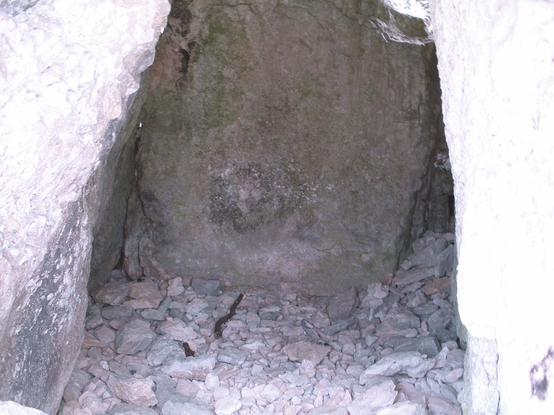Click for full size image of Dolmen de la Combe de Bonne Fille 1 (PID:180880) Dolmen de la Combe de Bonne Fille 1