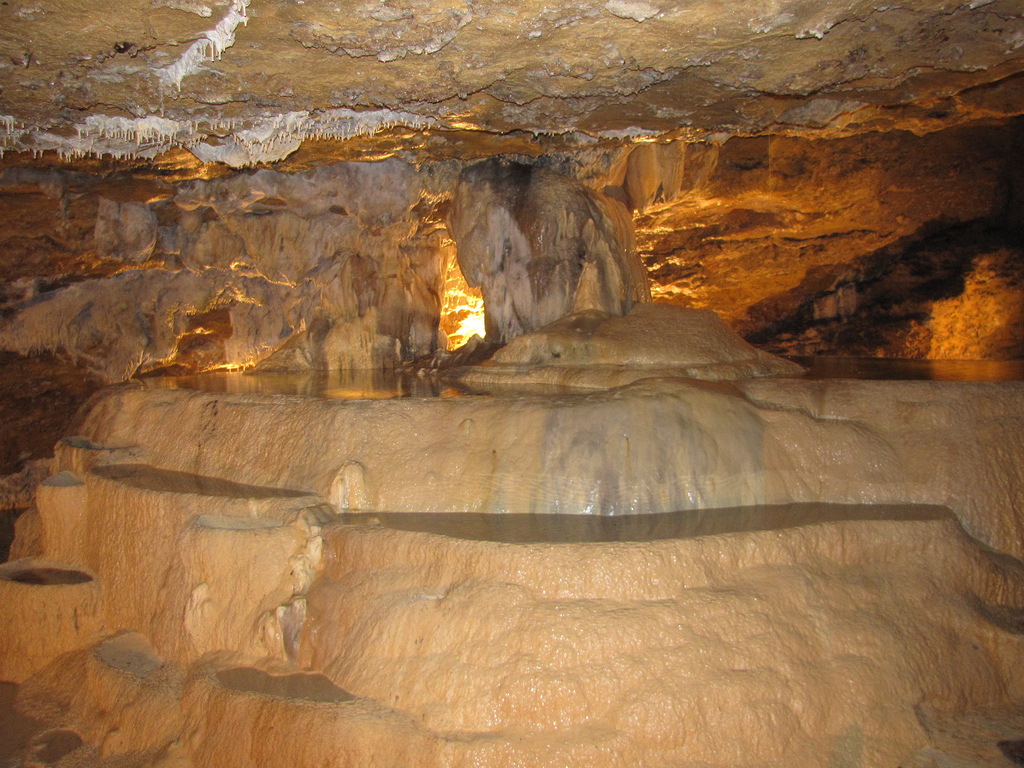 Click for full size image of Grottes de la Balme (PID:147817) Grottes de la Balme