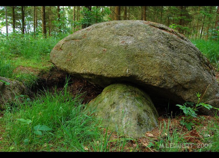 Click for full size image of Plingenberger Steine Grosssteingrab (PID:47399) Plingenberger Steine Grosssteingrab