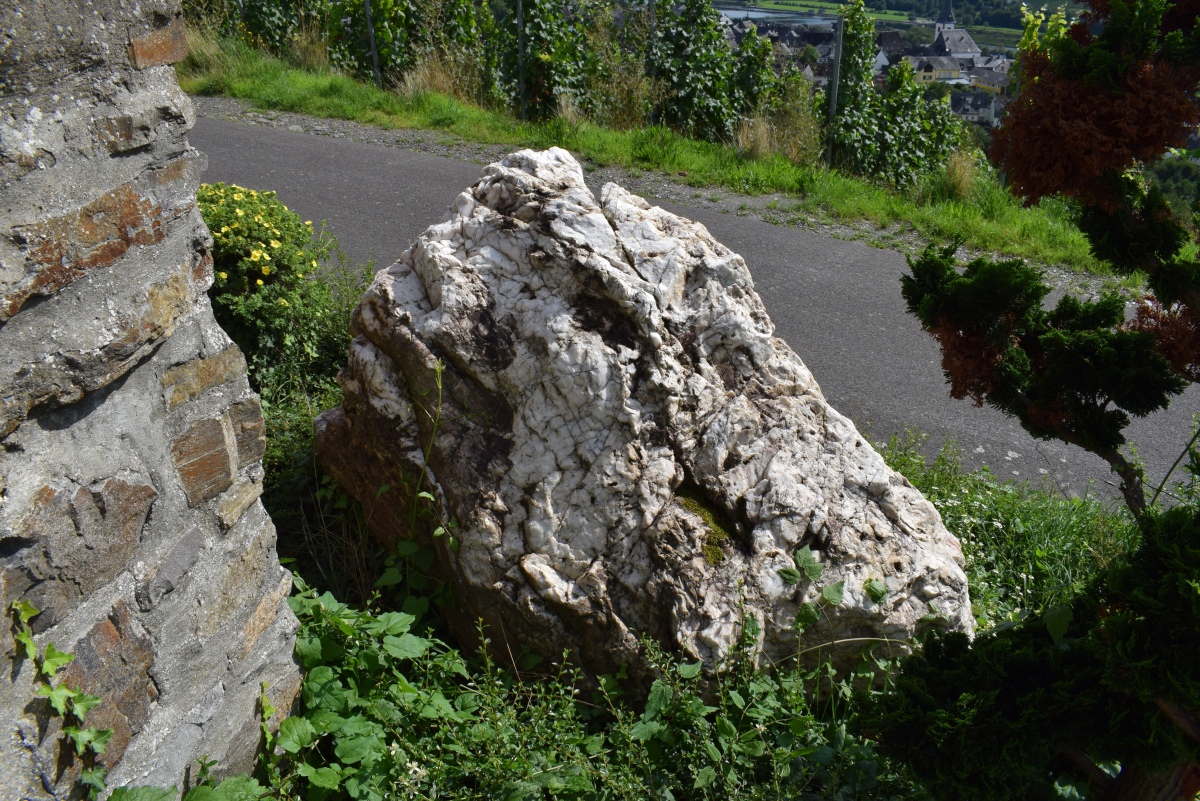 Click for full size image of Hinkelstein Enkirch (PID:262955) Hinkelstein Enkirch
