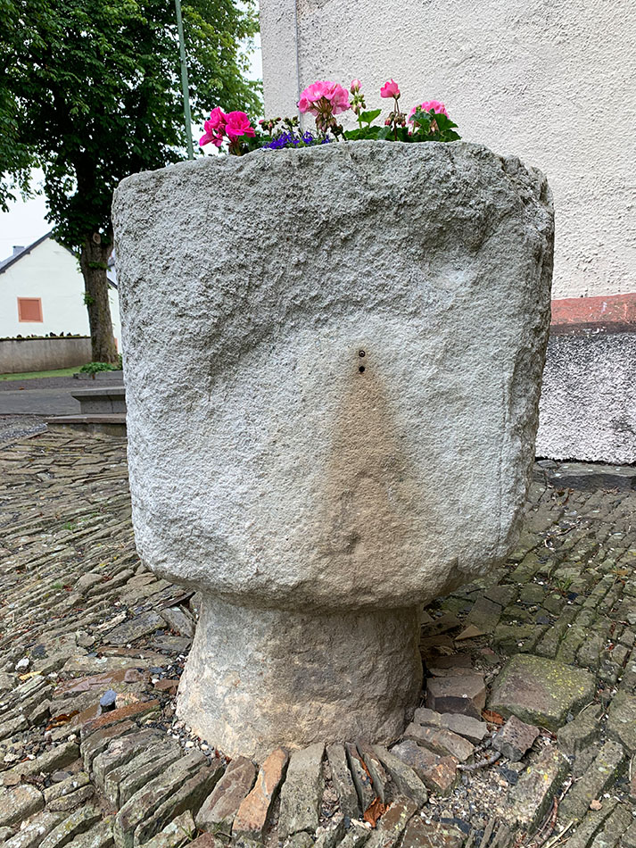 Click for full size image of Menhir von Eschfeld (PID:214173) Menhir von Eschfeld