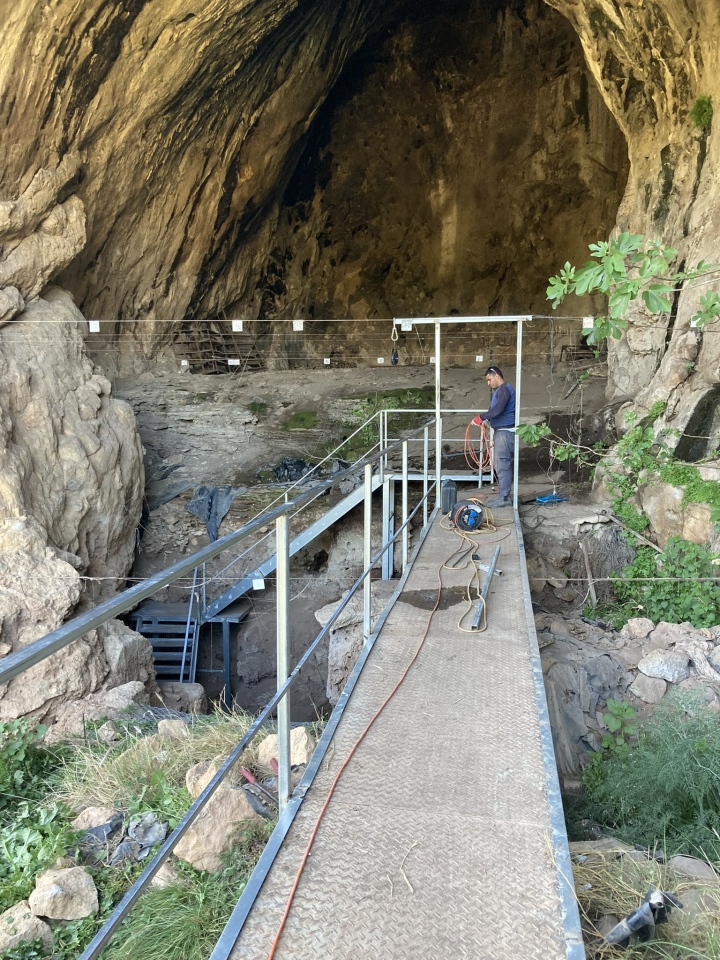 HaYonim cave