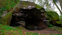 Click for full size image of Robin Hood's Stride: Wastcliff Rock Shelter (PID:34414) Robin Hood's Stride: Wastcliff Rock Shelter