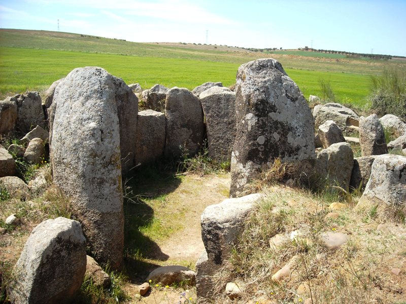 Click for full size image of Azután dolmen (PID:46840) Azután dolmen