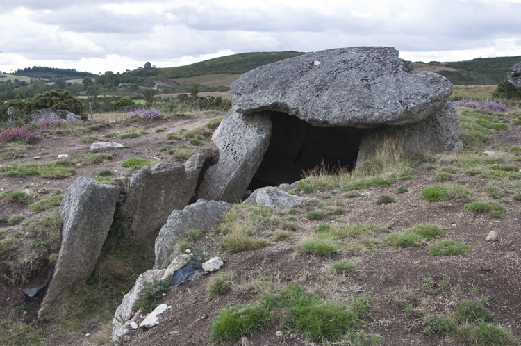 Forno dos Mouros Dolmen (Toques)