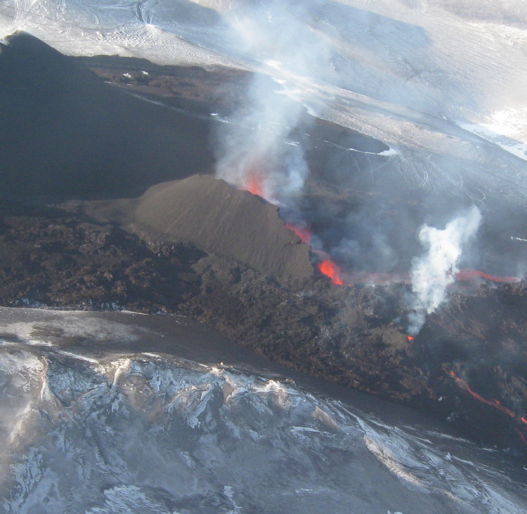 Eyjafjallajökull volcano erupting (Althing)