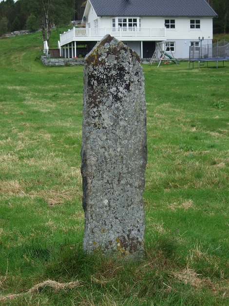 Synes standing stone